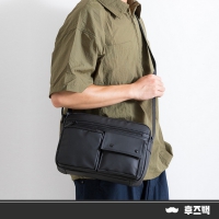 日系工裝風防潑水側背包 斜背包｜牛津布多夾層收納包 男女可用 NO.WBOM038