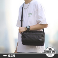 輕量簡約防潑水休閒側背包｜男女通用斜背包 小型外出包 NO.WBOM003